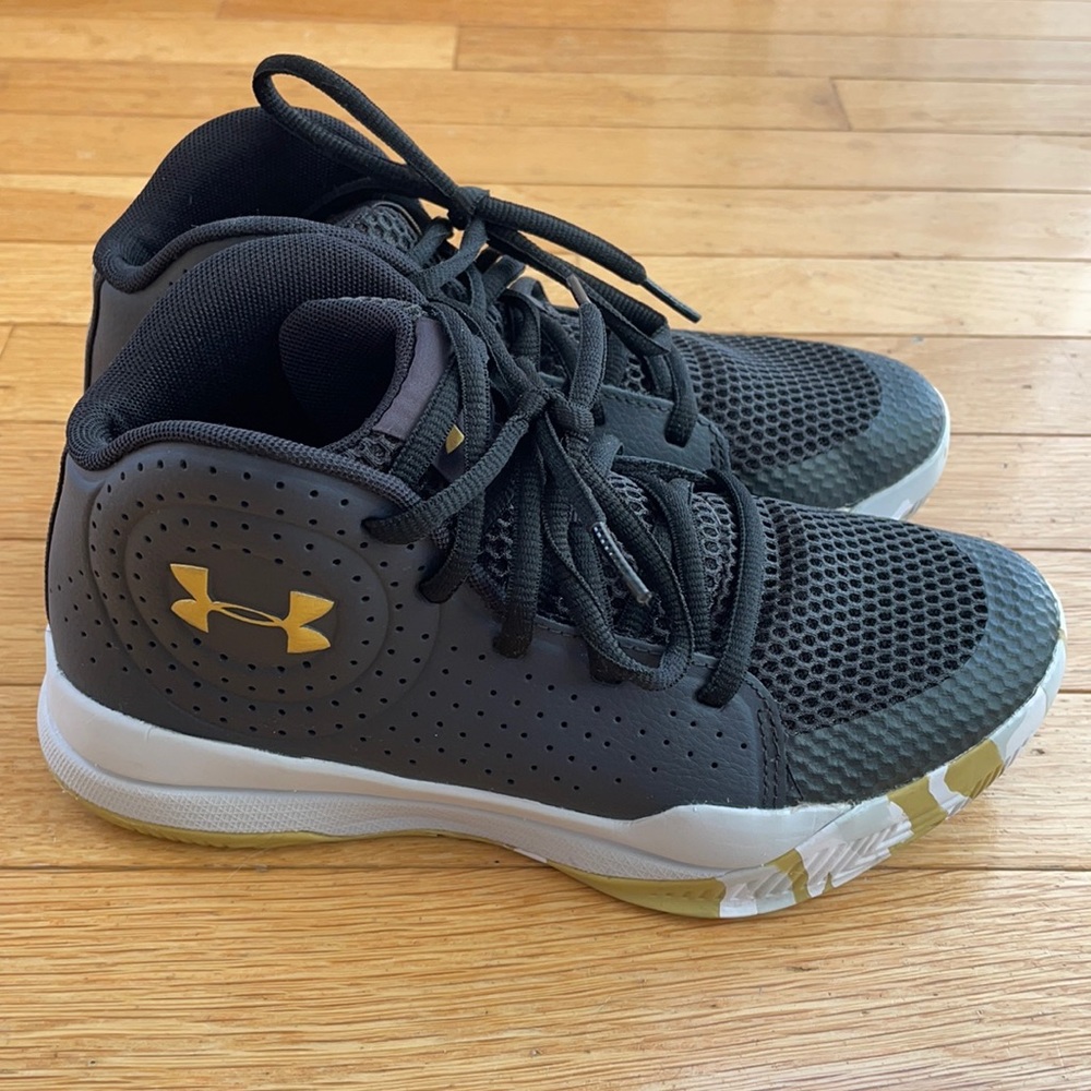 UA Boys Basketball Shoes